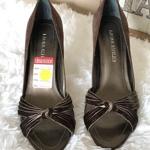 🔥Laura Ashley Brown Alexa Suede Heels Sz 7.5M